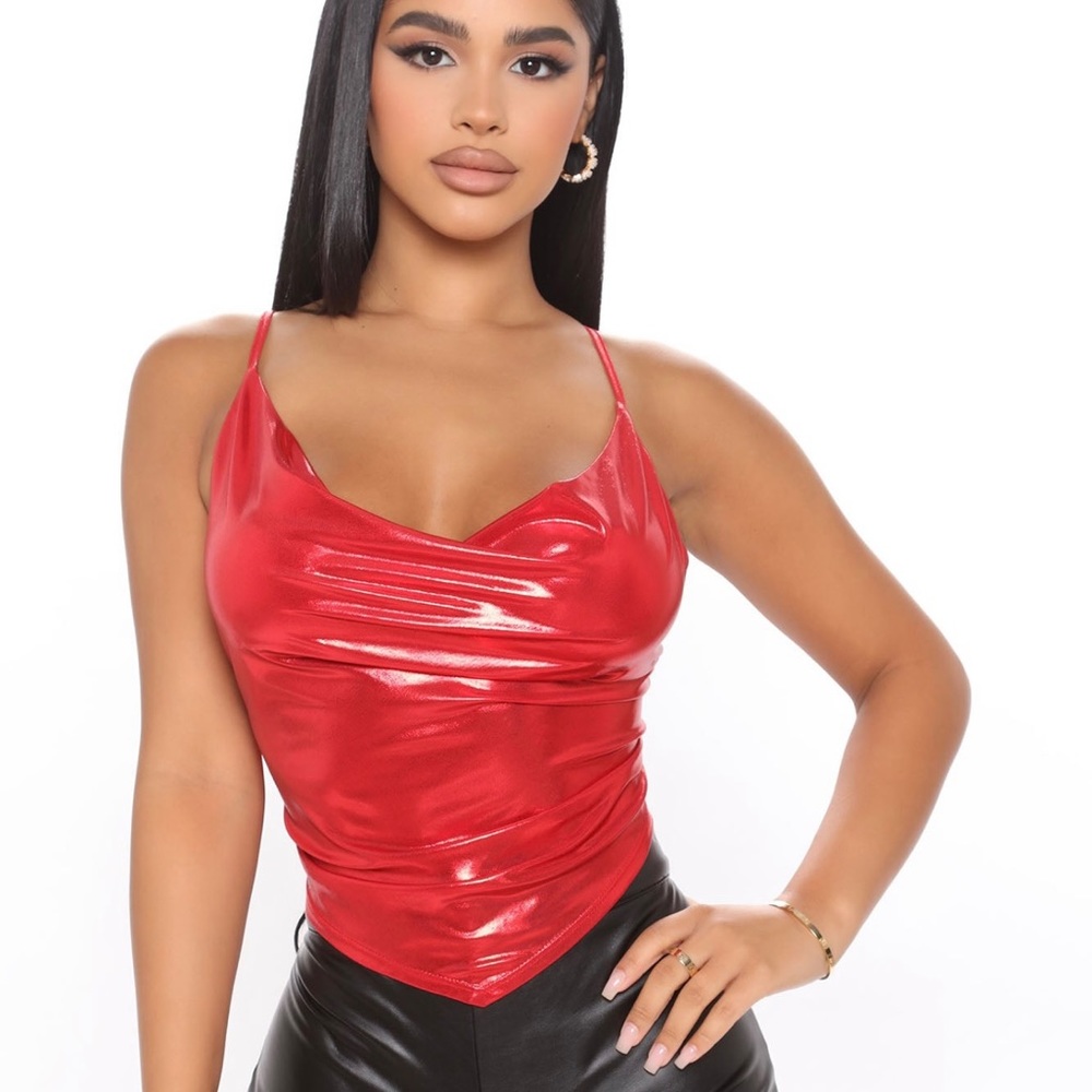 Brand new fashion nova red top. Size: small